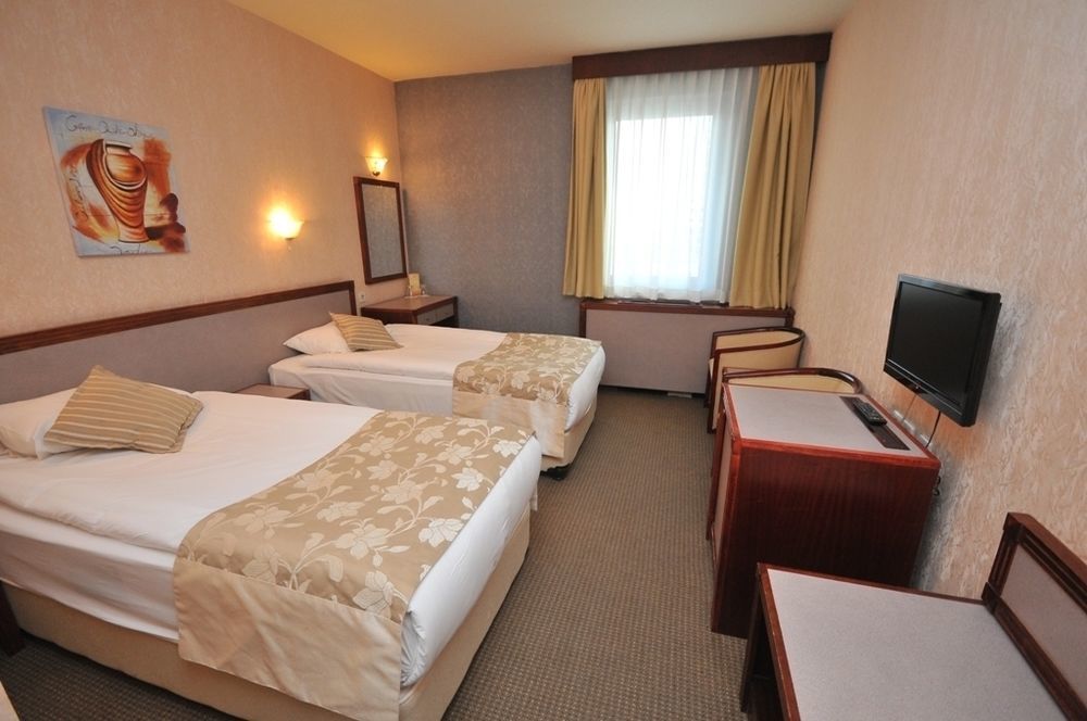 Dafne Hotel Ankara Bagian luar foto
